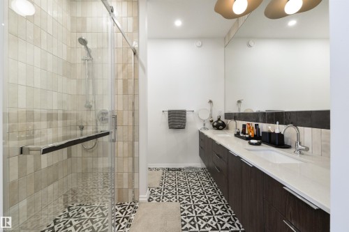 7707 79 Avenue, Edmonton, AB - Indoor Photo Showing Bathroom