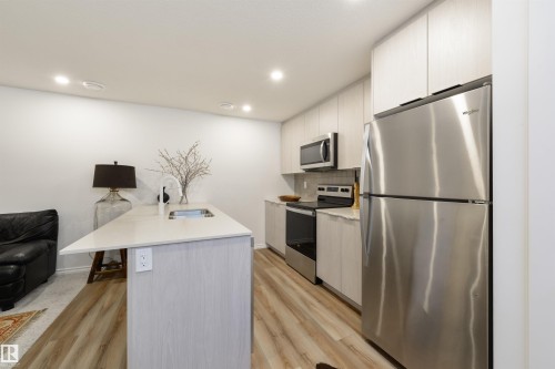 7707 79 Avenue, Edmonton, AB - Indoor Photo Showing Kitchen