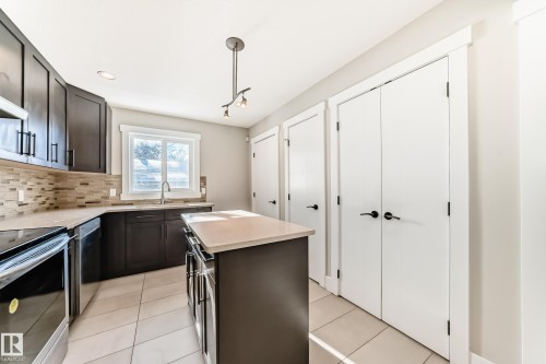 10711 70 Avenue, Edmonton, AB - Indoor Photo Showing Kitchen