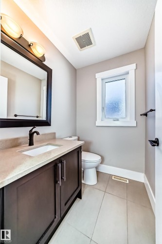 10711 70 Avenue, Edmonton, AB - Indoor Photo Showing Bathroom