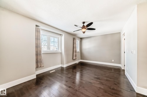 10711 70 Avenue, Edmonton, AB - Indoor Photo Showing Other Room