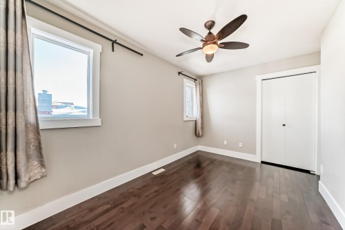 10711 70 Avenue, Edmonton, AB - Indoor Photo Showing Other Room
