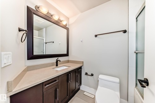 10711 70 Avenue, Edmonton, AB - Indoor Photo Showing Bathroom