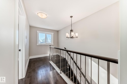 10711 70 Avenue, Edmonton, AB - Indoor Photo Showing Other Room