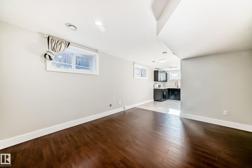 10711 70 Avenue, Edmonton, AB - Indoor