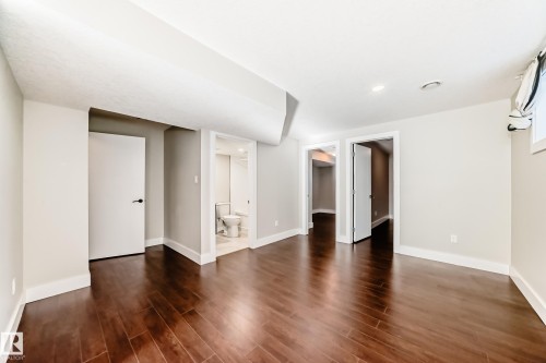 10711 70 Avenue, Edmonton, AB - Indoor Photo Showing Other Room