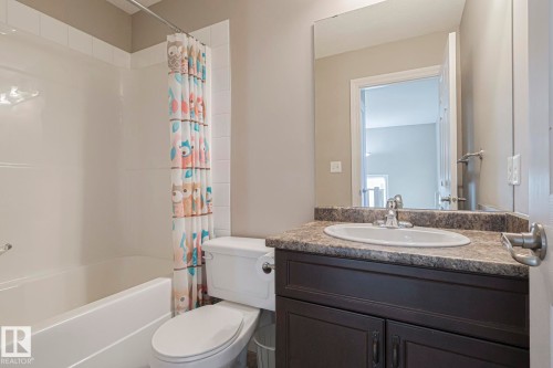 47 Hartwick Crest, Spruce Grove, AB - Indoor Photo Showing Bathroom