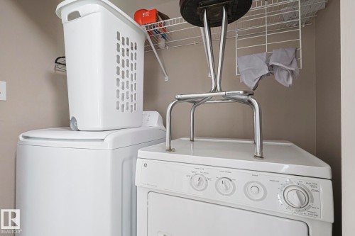 47 Hartwick Crest, Spruce Grove, AB - Indoor Photo Showing Laundry Room