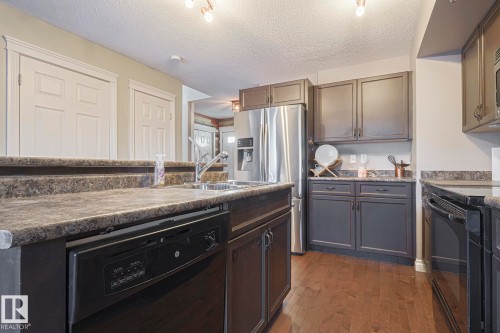 47 Hartwick Crest, Spruce Grove, AB - Indoor Photo Showing Kitchen With Double Sink