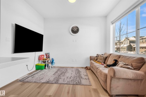 Unit 9 1910 Collip View Sw Sw, Edmonton, AB - Indoor Photo Showing Living Room