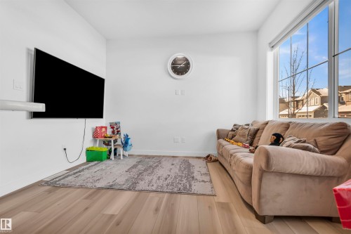 Unit 9 1910 Collip View Sw Sw, Edmonton, AB - Indoor Photo Showing Living Room