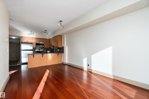 1004 10303 111 Street, Edmonton, AB - Indoor Photo Showing Kitchen