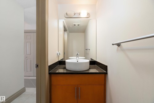 1004 10303 111 Street, Edmonton, AB - Indoor Photo Showing Other Room