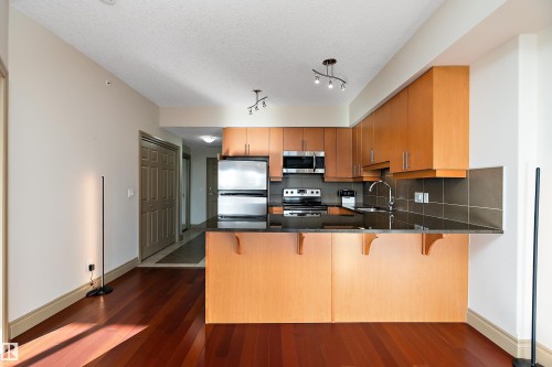 1004 10303 111 Street, Edmonton, AB - Indoor Photo Showing Kitchen