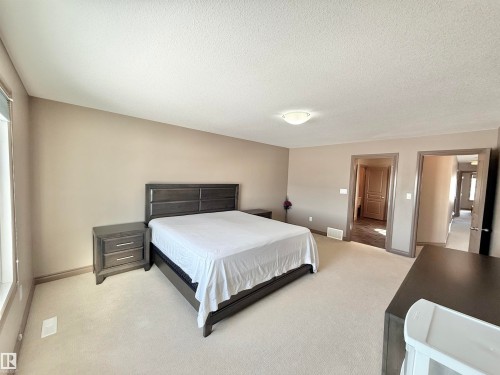 Bedroom featuring light carpet and a textured ceiling - 1019 174 Street, Edmonton, AB - Indoor Photo Showing Bedroom