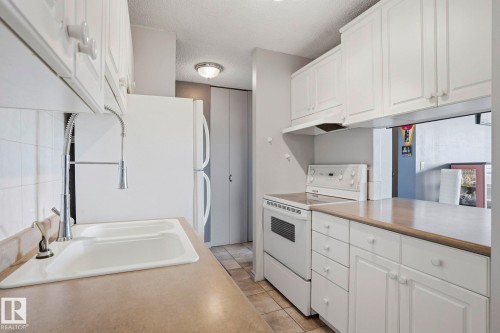 814 13910 Stony Plain Road, Edmonton, AB - Indoor Photo Showing Kitchen