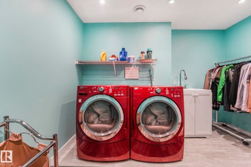 Laundry room featuring washing machine and clothes dryer and baseboards - 281 Southwick Way, Leduc, AB - Indoor Photo Showing Laundry Room