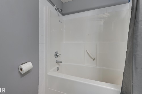 104 9525 162 Avenue, Edmonton, AB - Indoor Photo Showing Bathroom