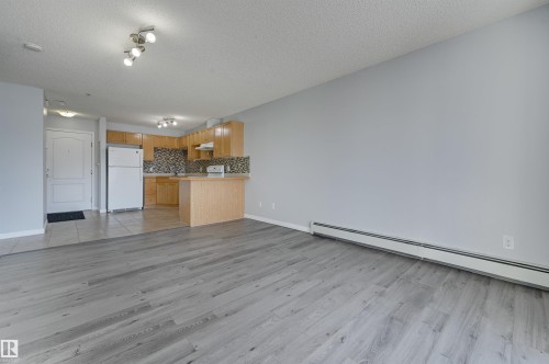104 9525 162 Avenue, Edmonton, AB - Indoor Photo Showing Kitchen