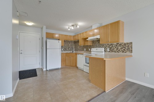 104 9525 162 Avenue, Edmonton, AB - Indoor Photo Showing Kitchen