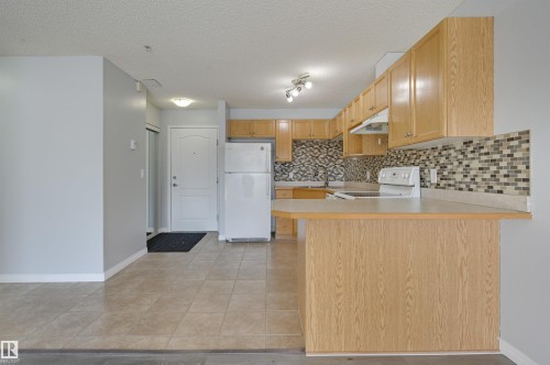 104 9525 162 Avenue, Edmonton, AB - Indoor Photo Showing Kitchen