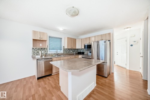 42 2021 Grantham Crest, Edmonton, AB - Indoor Photo Showing Kitchen With Stainless Steel Kitchen With Double Sink