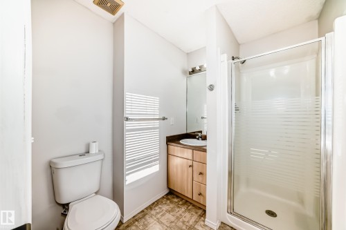 42 2021 Grantham Crest, Edmonton, AB - Indoor Photo Showing Bathroom