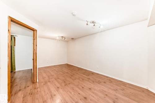42 2021 Grantham Crest, Edmonton, AB - Indoor Photo Showing Other Room