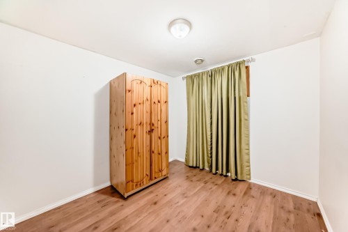 42 2021 Grantham Crest, Edmonton, AB - Indoor Photo Showing Other Room