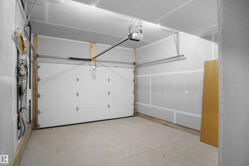 5141 River'S Edge Way, Edmonton, AB - Indoor Photo Showing Garage