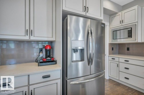 6123 19 Avenue, Edmonton, AB - Indoor Photo Showing Kitchen