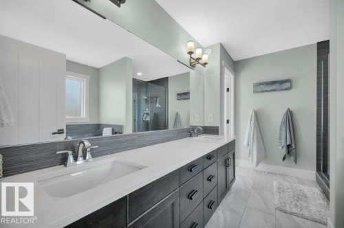 6123 19 Avenue, Edmonton, AB - Indoor Photo Showing Bathroom