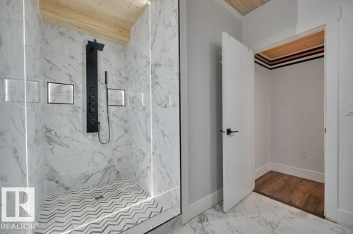 6123 19 Avenue, Edmonton, AB - Indoor Photo Showing Bathroom