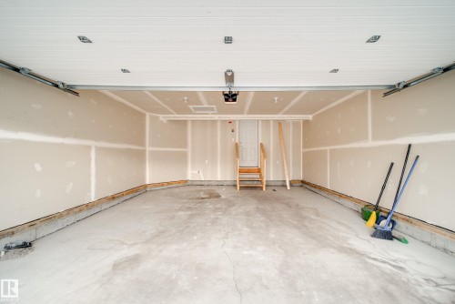 2838 152 Avenue, Edmonton, AB - Indoor Photo Showing Garage
