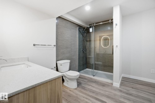 4035 38 Street, Edmonton, AB - Indoor Photo Showing Bathroom