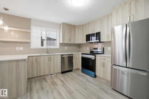 4035 38 Street, Edmonton, AB - Indoor Photo Showing Kitchen With Stainless Steel Kitchen With Upgraded Kitchen