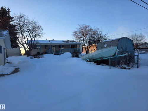 Snow covered property with an outbuilding - 4400 45 Avenue, Stony Plain, AB - Outdoor