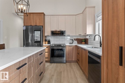 315 Waterton Way, Cold Lake, AB - Indoor Photo Showing Kitchen With Stainless Steel Kitchen With Double Sink With Upgraded Kitchen