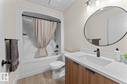 315 Waterton Way, Cold Lake, AB - Indoor Photo Showing Bathroom