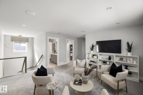 17427 7 Street, Edmonton, AB - Indoor Photo Showing Living Room