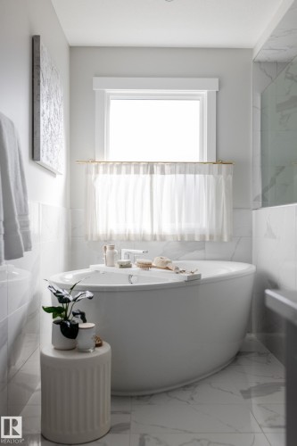 17427 7 Street, Edmonton, AB - Indoor Photo Showing Bathroom