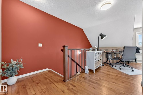 2036 Hilliard Place, Edmonton, AB - Indoor Photo Showing Other Room