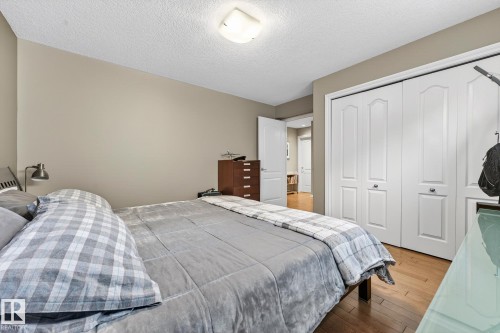 Bedroom featuring light wood-style floors, a closet, and a textured ceiling - 2036 Hilliard Place, Edmonton, AB - Indoor Photo Showing Bedroom