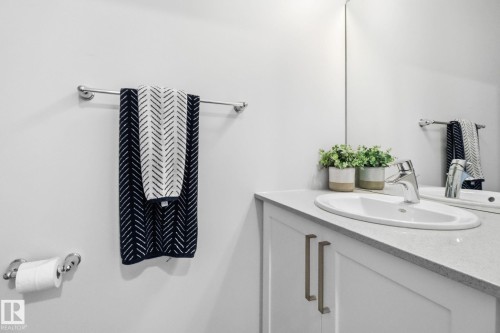 5108 Lark Crescent Nw, Edmonton, AB - Indoor Photo Showing Bathroom