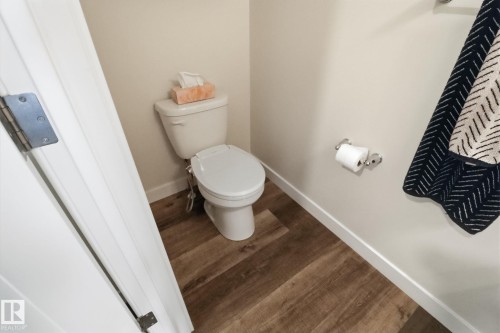 5108 Lark Crescent Nw, Edmonton, AB - Indoor Photo Showing Bathroom
