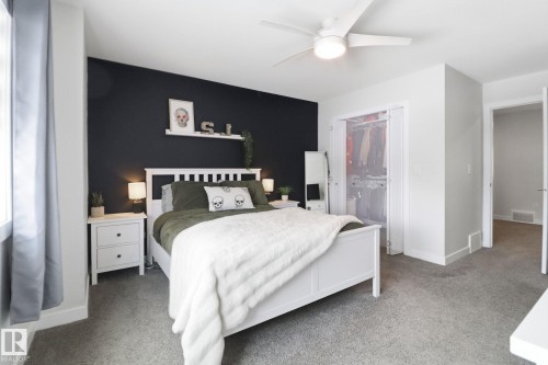 5108 Lark Crescent Nw, Edmonton, AB - Indoor Photo Showing Bedroom