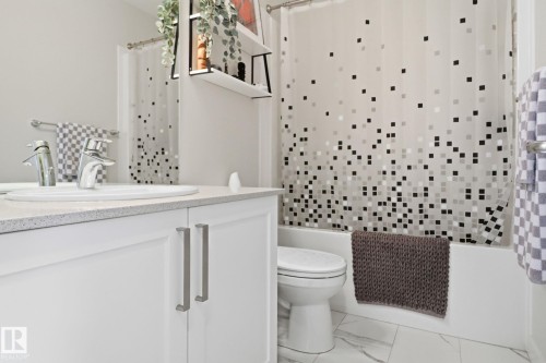 5108 Lark Crescent Nw, Edmonton, AB - Indoor Photo Showing Bathroom