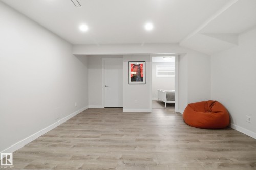 5108 Lark Crescent Nw, Edmonton, AB - Indoor Photo Showing Other Room