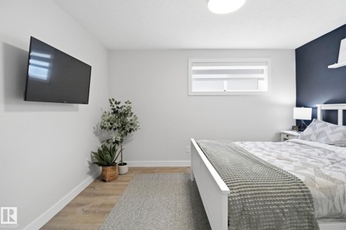 5108 Lark Crescent Nw, Edmonton, AB - Indoor Photo Showing Bedroom