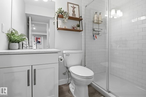 5108 Lark Crescent Nw, Edmonton, AB - Indoor Photo Showing Bathroom